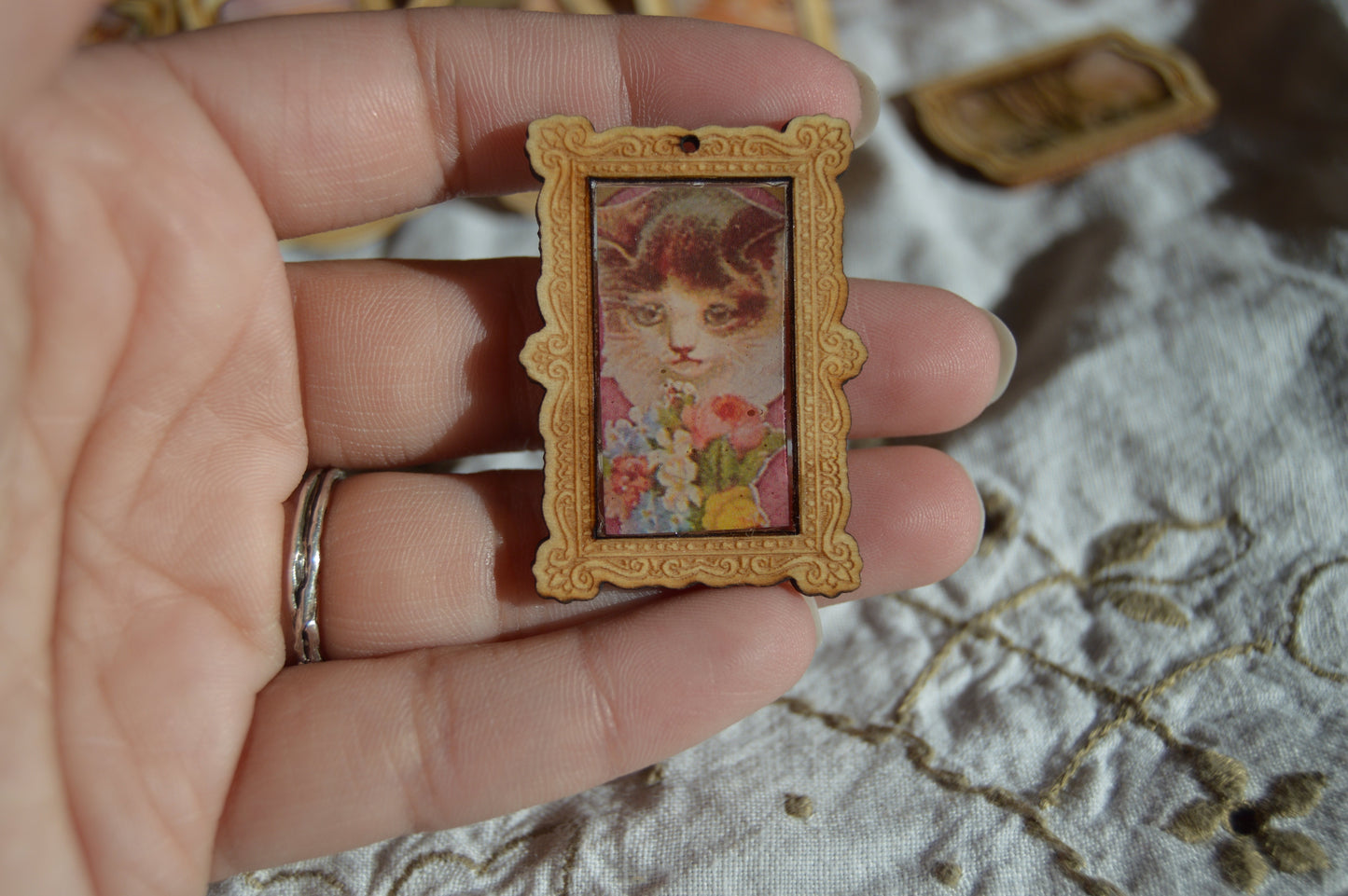 vintage cat picture pendants