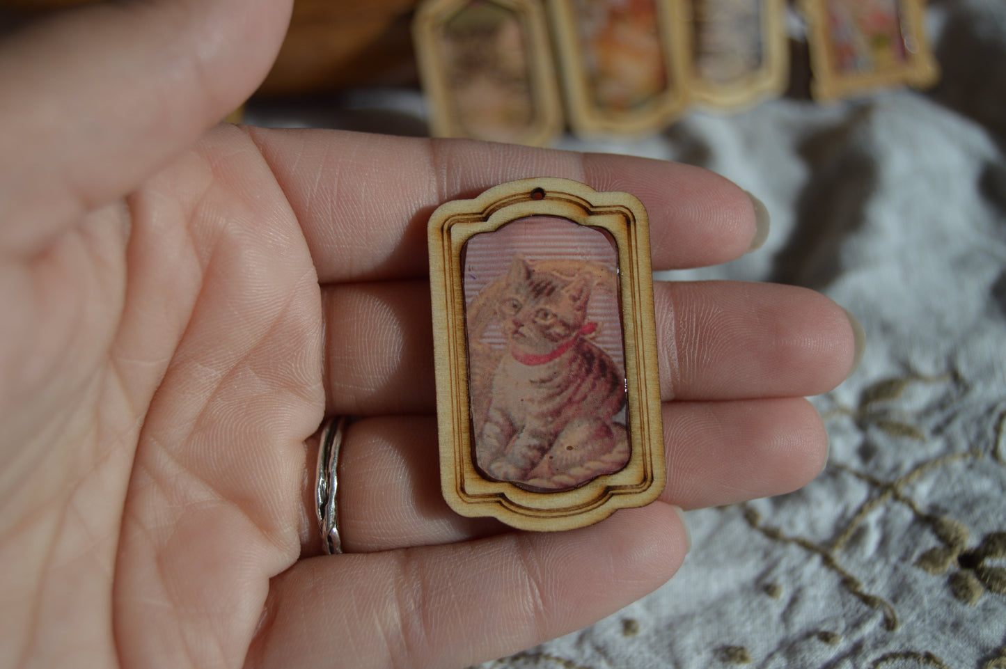 vintage cat picture pendants