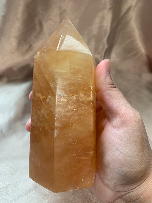 chunky honey calcite tower