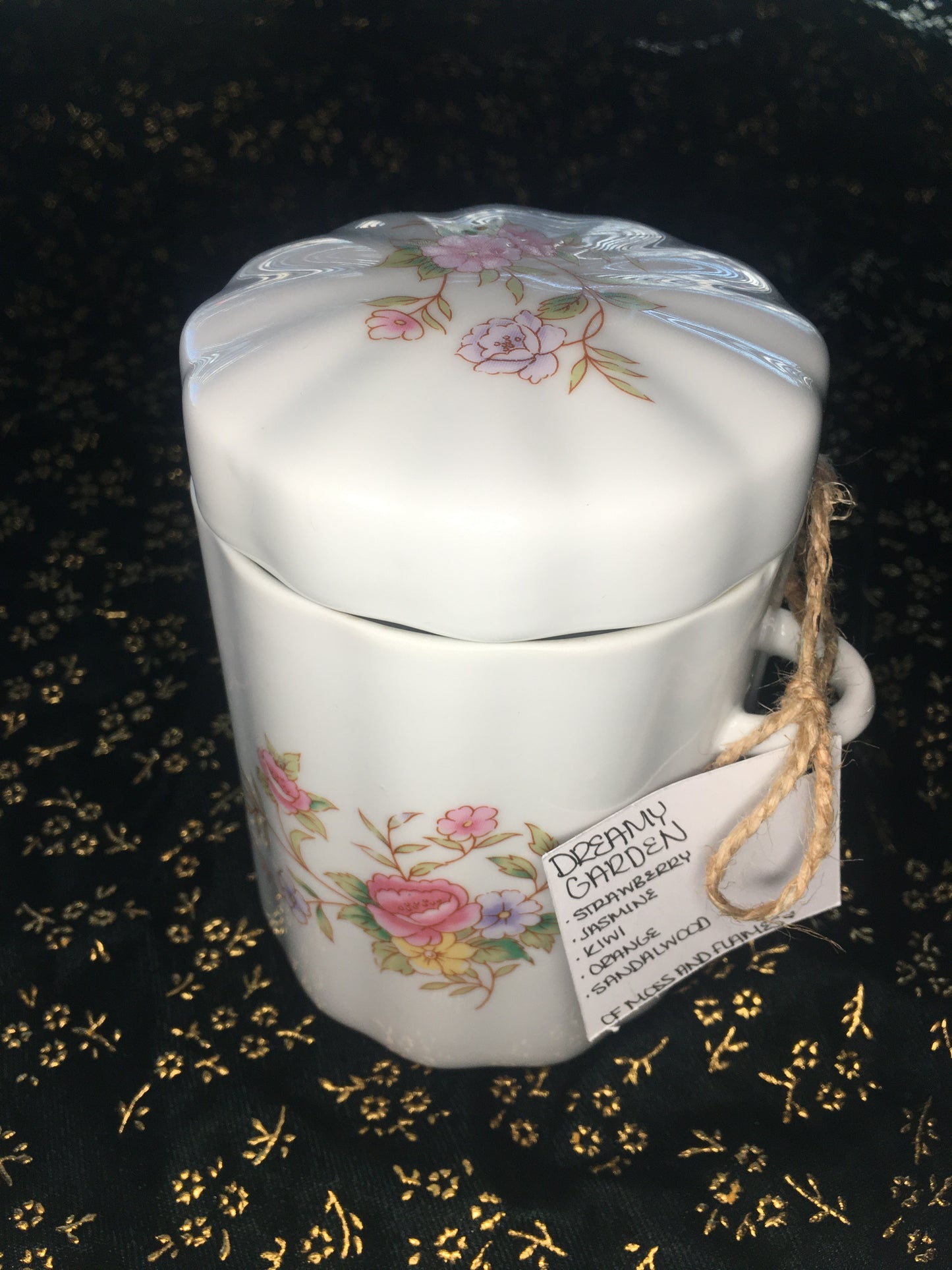 “dreamy garden” candle